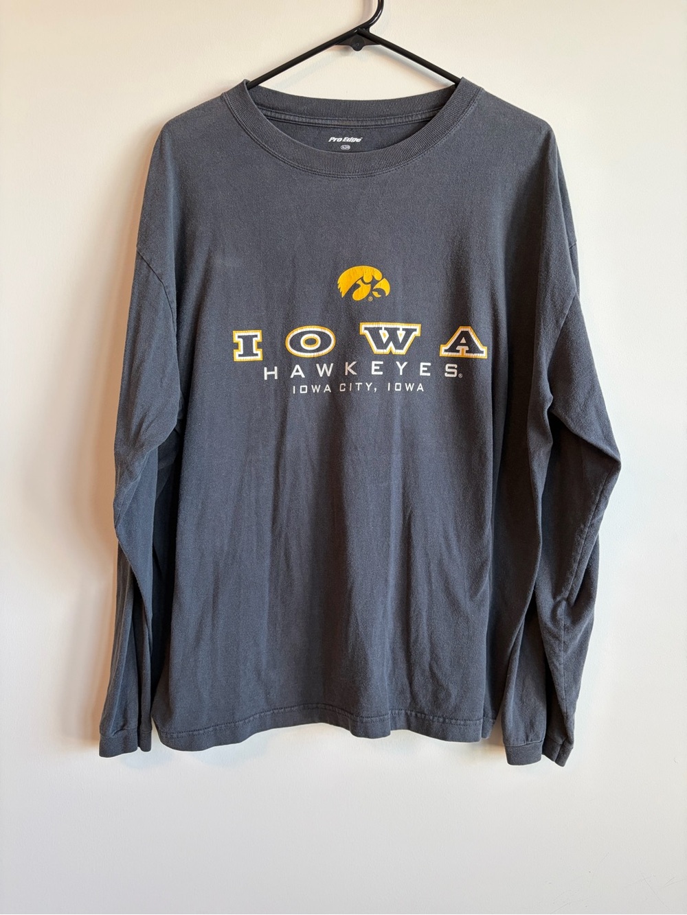 Pro Edge Iowa Hawkeyes Long-Sleeve Tee - Charcoal Gray with Yellow Logo